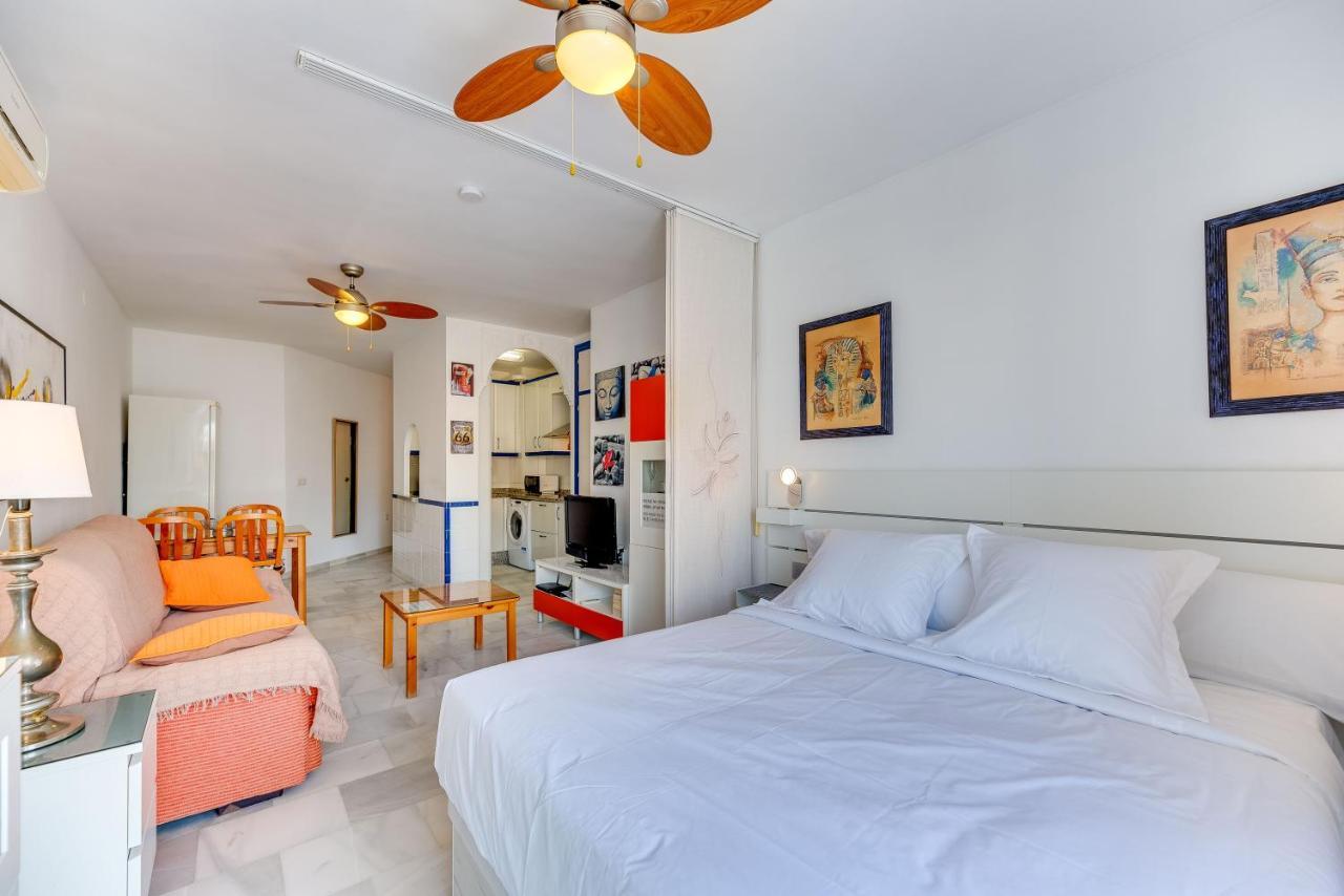 Homeforguest Bright Studio In La Carihuela Near The Beach Torremolinos Luaran gambar
